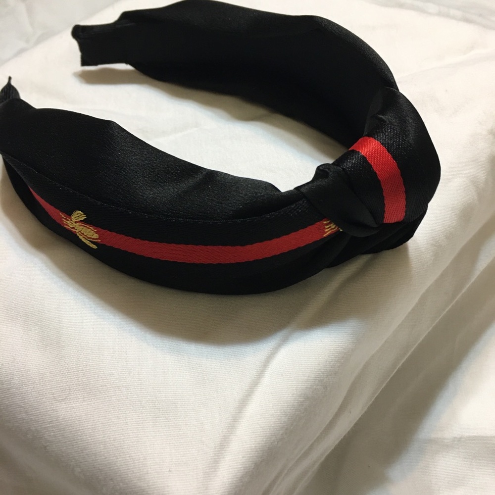 Adjustable wave bee knot headband 🐝 (in black)